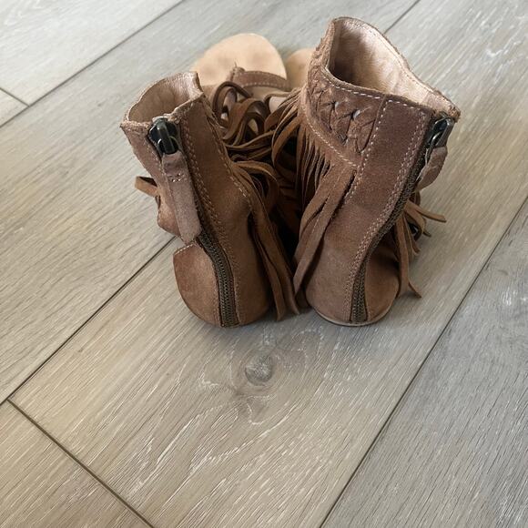 Koolaburra UGG Women's 8 Tan Suede Leather Fringe Moccasin Sandal Gladiator - Picture 3 of 6